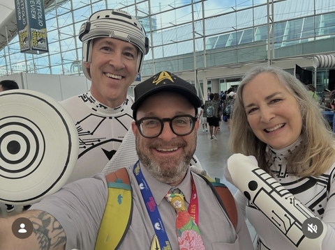 We met former TRON writer @billwearsties!